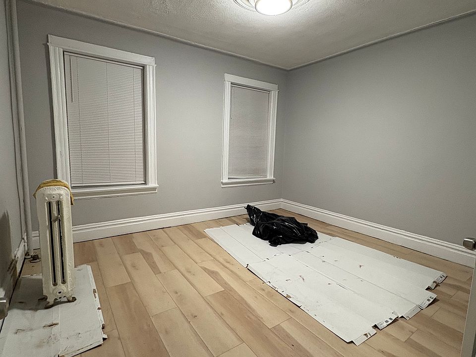1st image of 121 Manhattan Ave APT 4