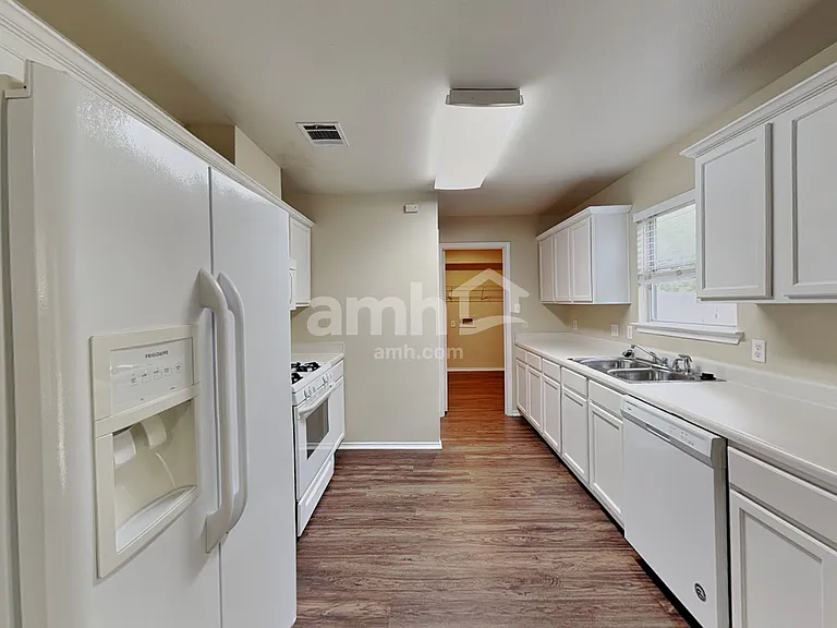 2684 Bradley Ln — Photo 4