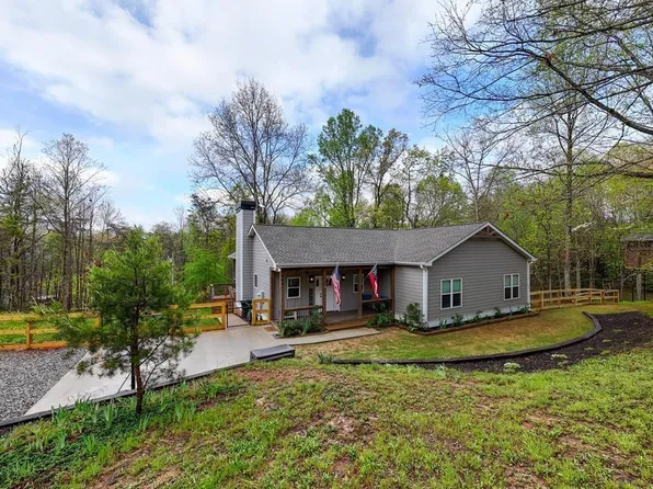 664 Honeysuckle Ln, Blairsville, GA 30512