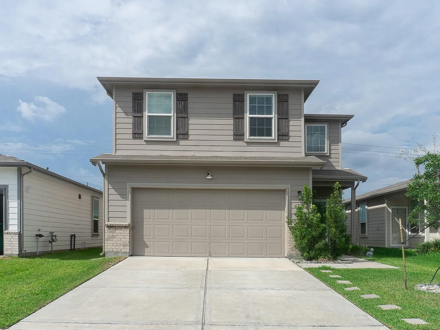4 bed, 2.5 bath, 1977 sqft, $2,500 — Photo 3