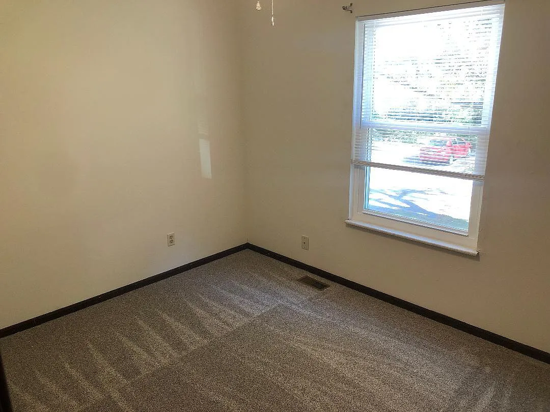 2 bed, 1.5 bath, 850 sqft, $1,300 — Photo 3