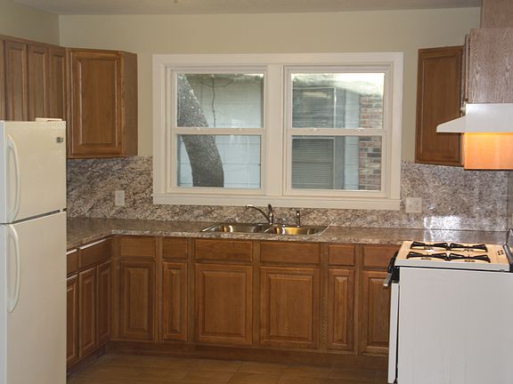 2nd image of 2702 Patricia Dr