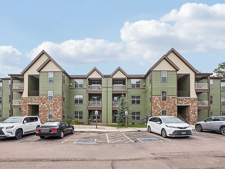 Trail Ridge at Woodland Park Apartments — Photo 37