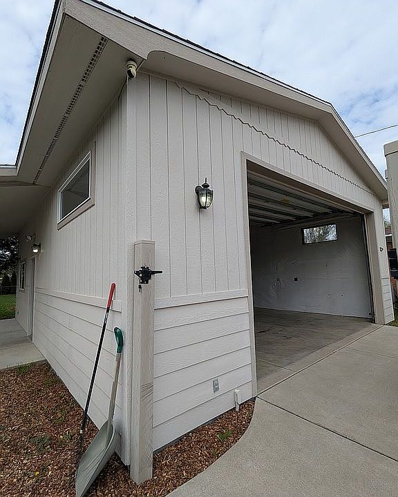 1st image of 620 N Raymond Rd