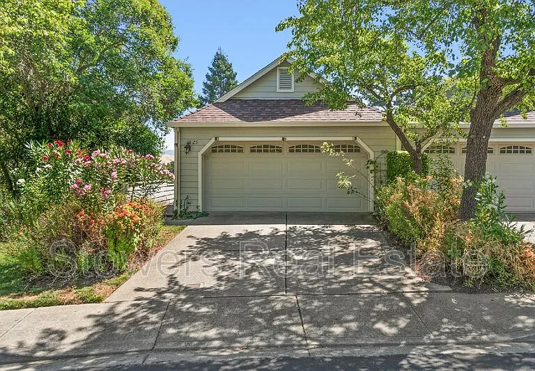 1825 N Forest Hill Pl — Photo 1