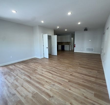 3rd image of 486 S 19th St Floor 1
