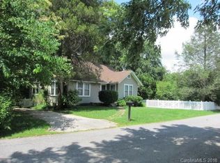 18 Old Park Rd, Hendersonville, NC 28791