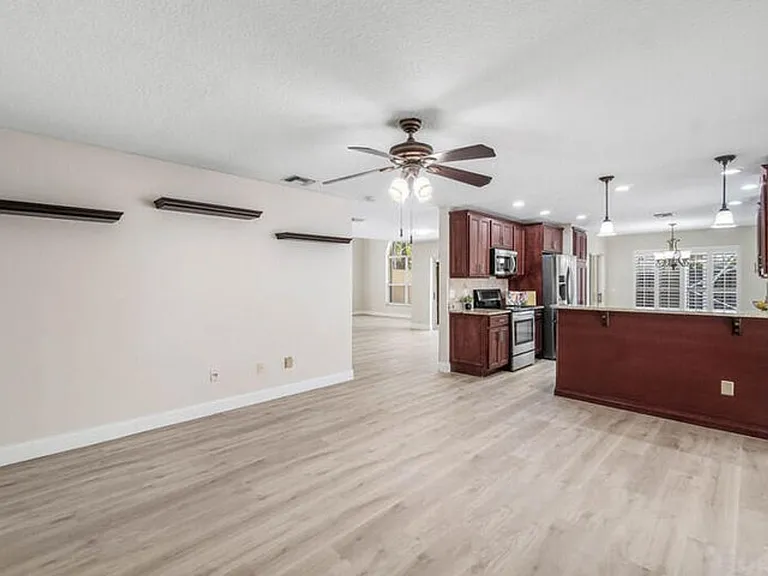 10425 Buena Ventura Dr — Photo 4