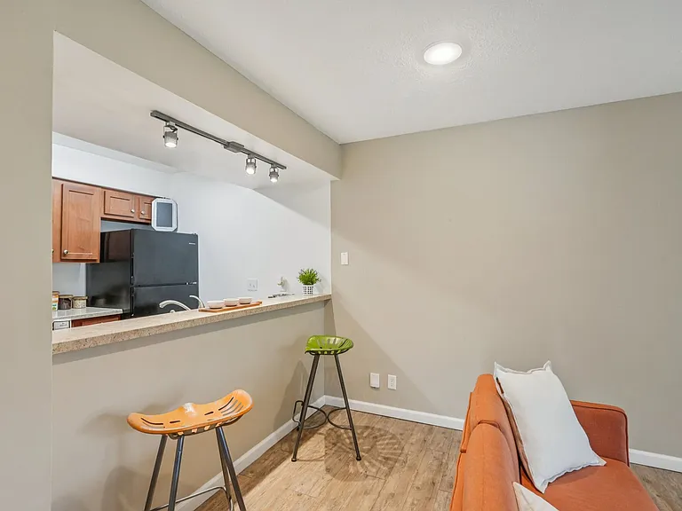Pier 39 Apartments & Townhomes — Photo 45