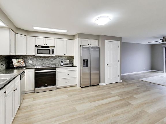 3rd image of 22 N Pistakee Lake Rd APT 3E