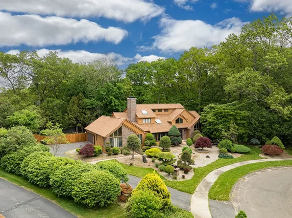 236 Williamsburg Dr, Longmeadow, MA 01106