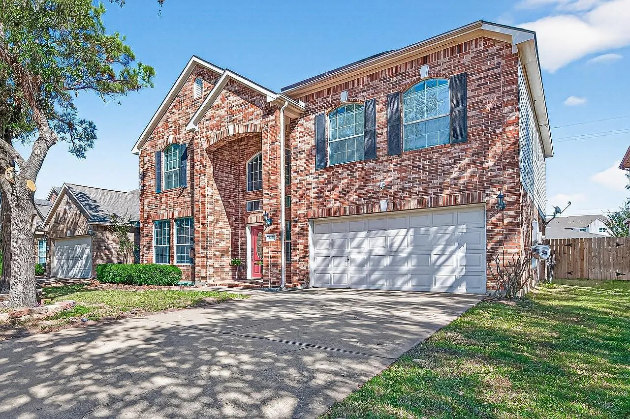 4 bed, 2.5 bath, 2635 sqft, $2,700 — Photo 1