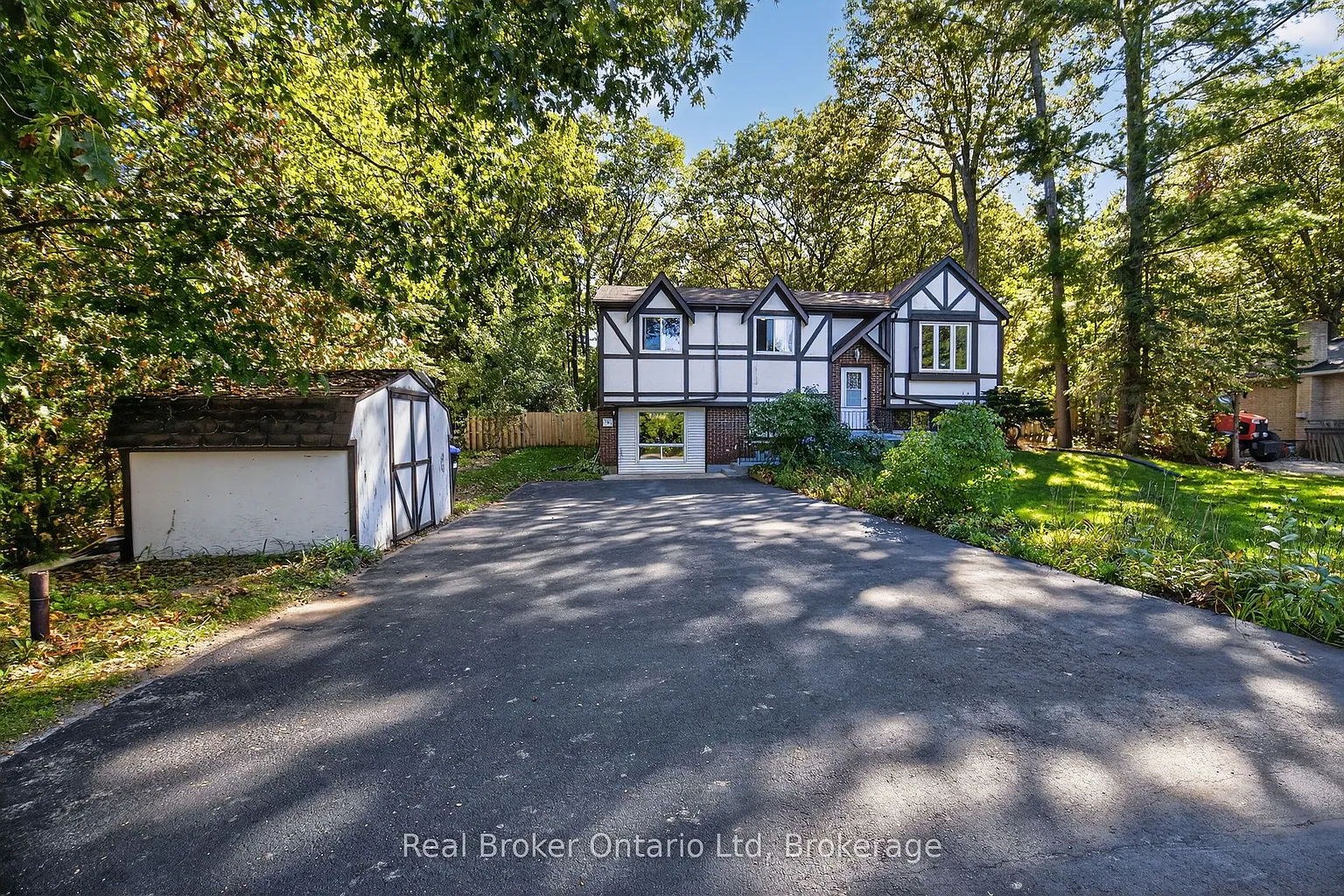 203 Knox Rd W photo 1