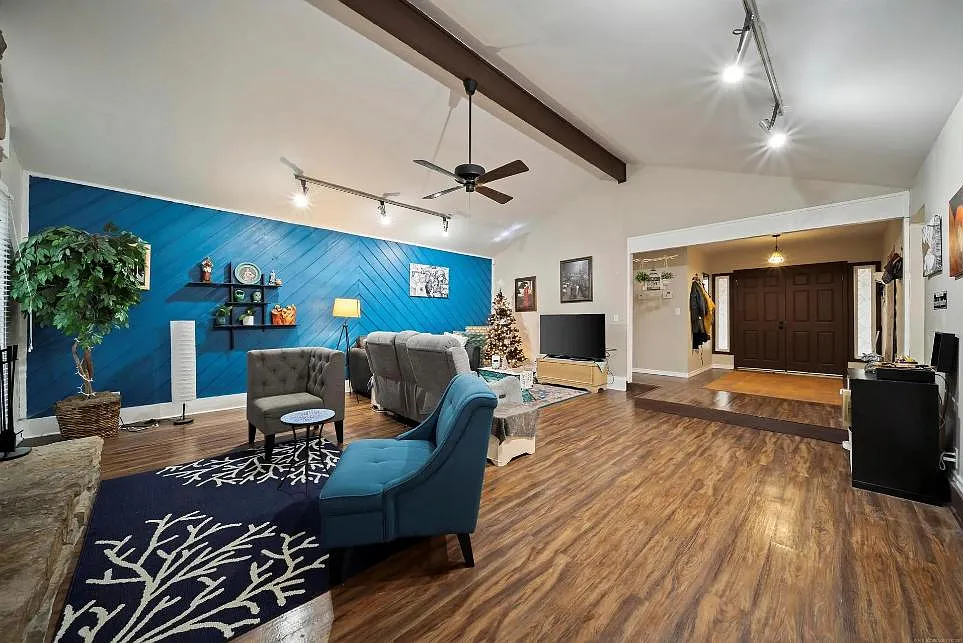 3 bed, 2044 sqft, $2,000 — Photo 3