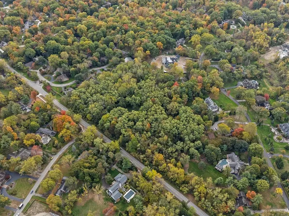 23301 W Forteen Mile Rd, Bingham Farms, MI 48025