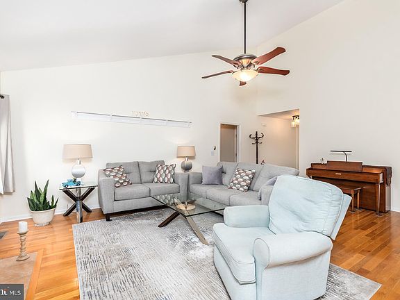 3rd image of 34678 Heartland Dr