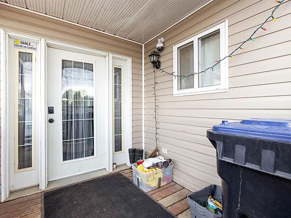 3rd image of 216 E Grenfell Cres
