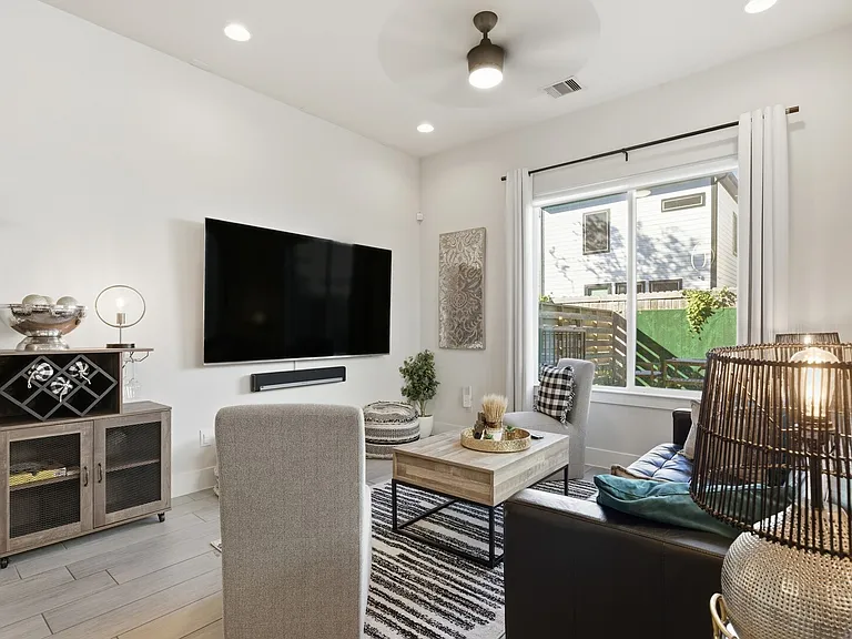Nichols St — Photo 14