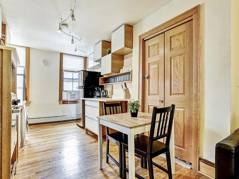 314 6th St #B — Photo 9