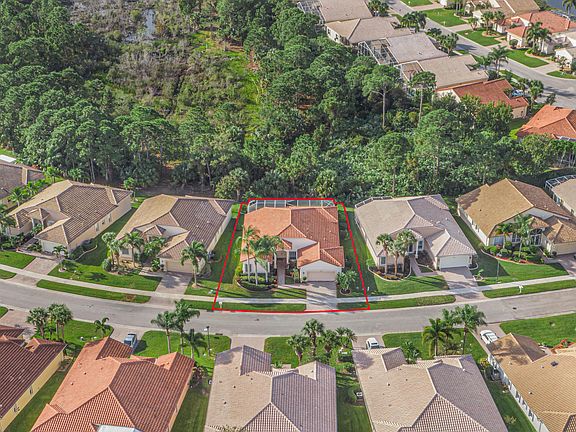 3rd image of 497 NW Blue Lake Drive