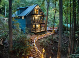 121 Creekside Dr, Maggie Valley, NC 28751