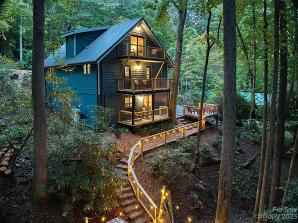 121 Creekside Dr, Maggie Valley, NC 28751