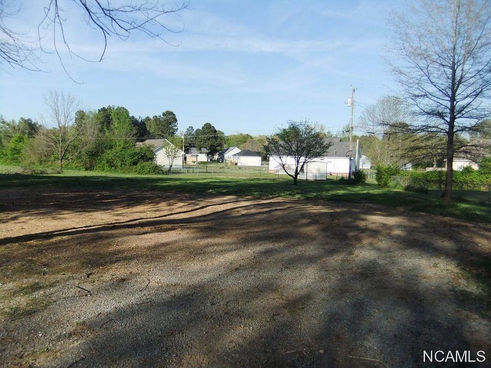 1st image of 104 Clint Warren St NE