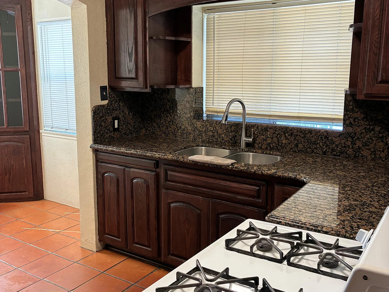 2 bed, 1100 sqft, $2,600 — Photo 3