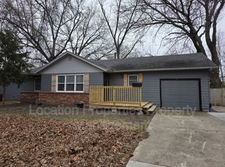 1311 W 19th Ter, Lawrence, KS 66046