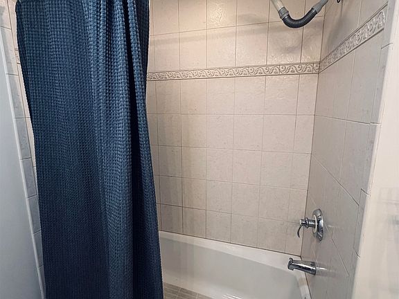 4th image of 920 Jefferson St APT 303