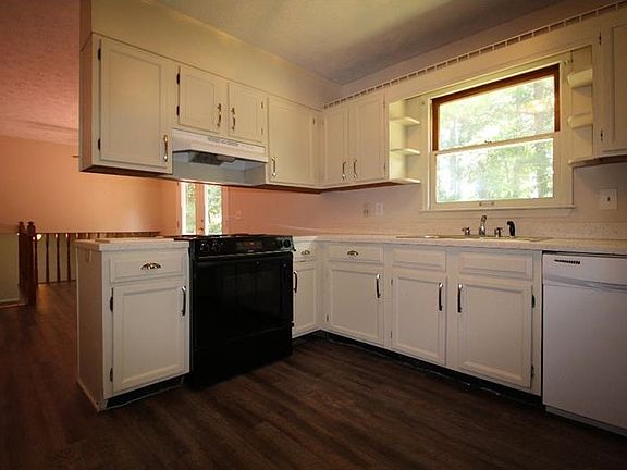 4th image of 464 Oak Springs Dr