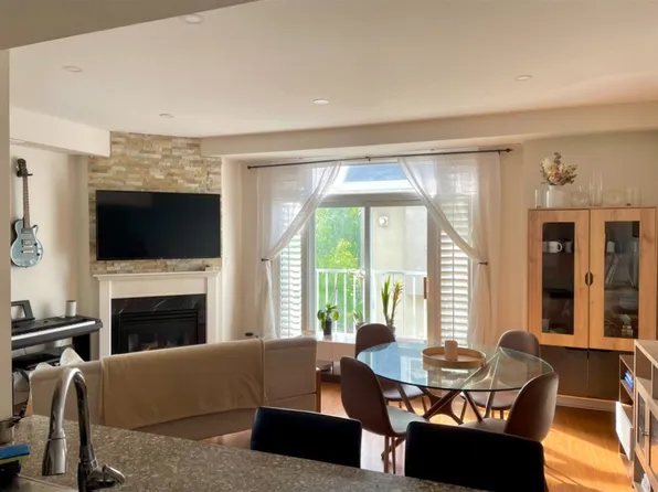 36 Stadium Rd #525, Toronto, ON M5V 3P4