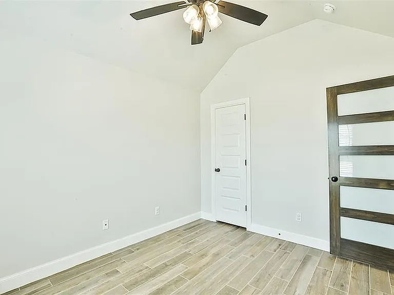 9301 SW 44th Ter — Photo 2