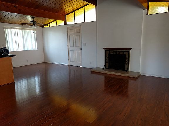 3rd image of 619 E Florence Ave
