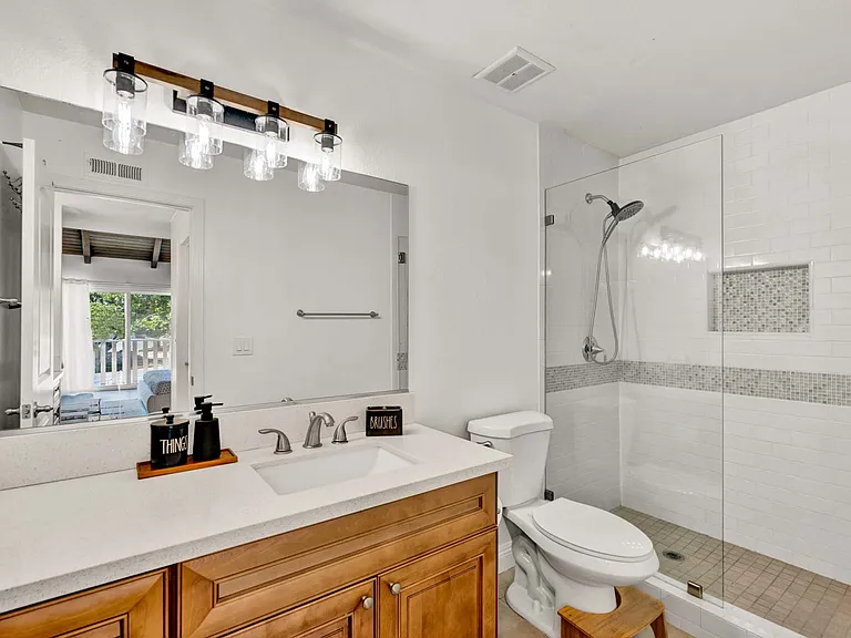 21896 Michigan Ln — Photo 16