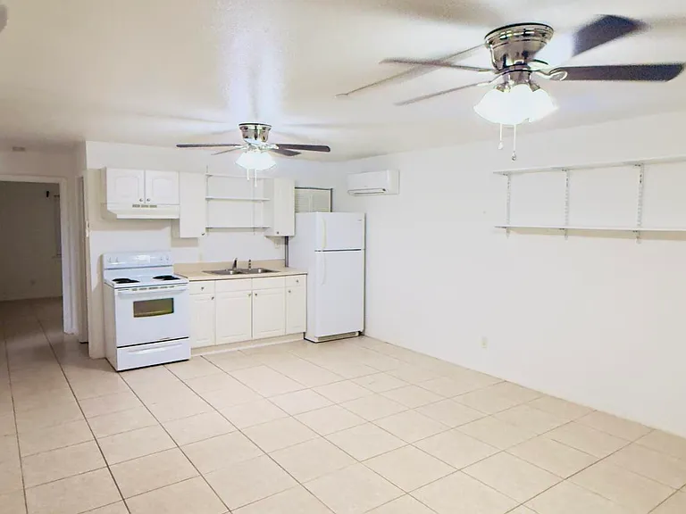 4221 Rose Ln NE — Photo 8