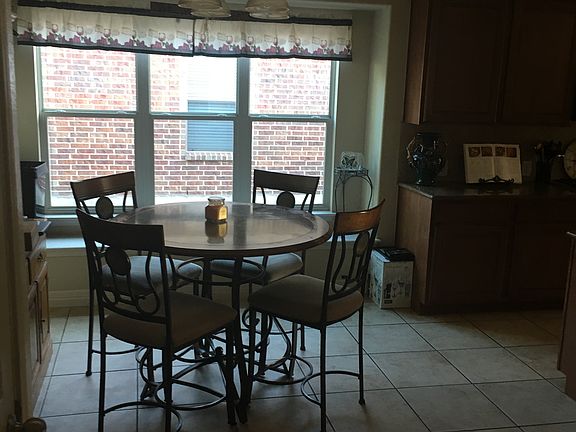 5th image of 711 Teatro Way