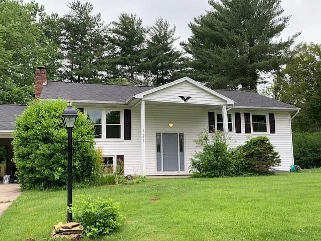 121 N Lexington Dr