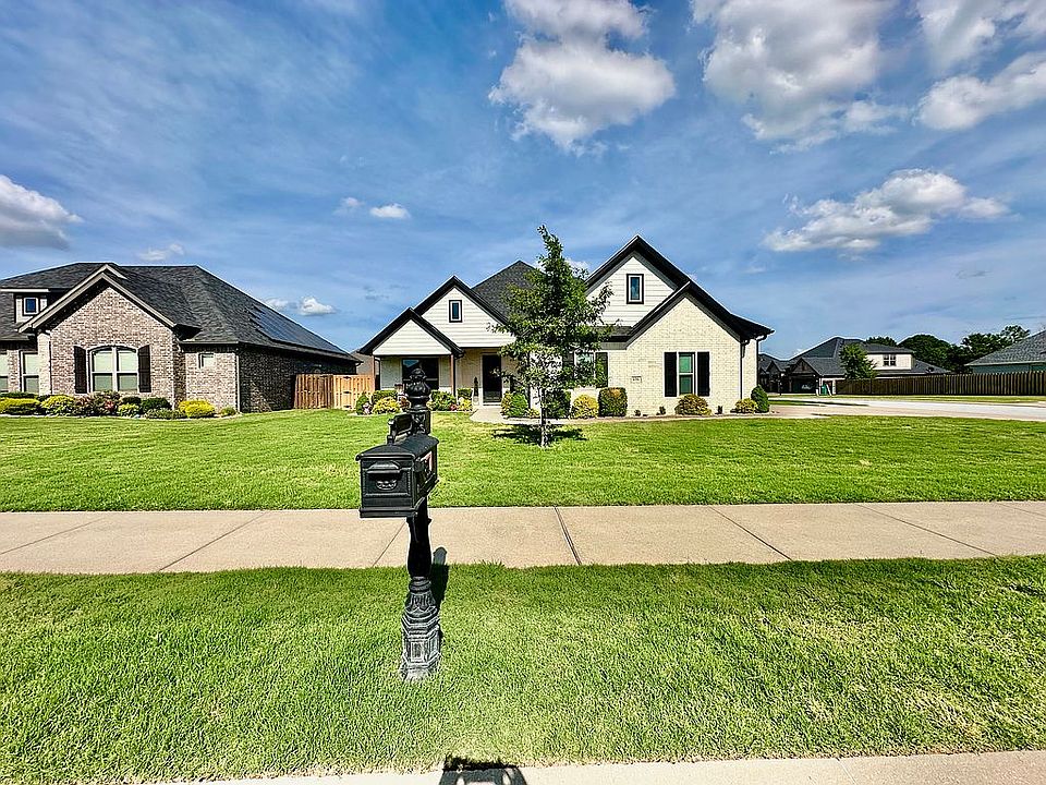 1st image of 690 Malbec Rd