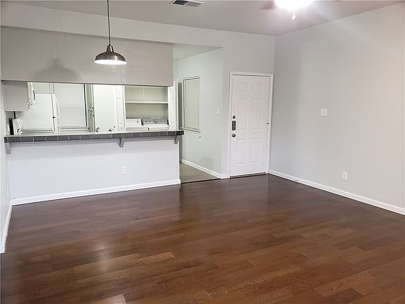 4th image of 2508 W 12th St APT 202