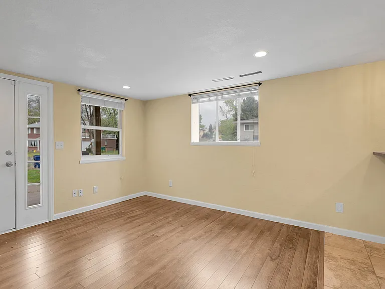 5454 S Elmwood St #5454 S ELMWOOD ST — Photo 8
