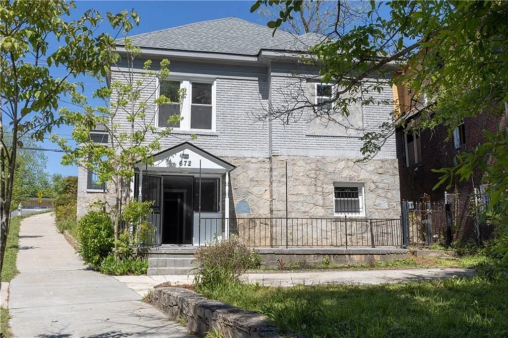 1 bed, 1300 sqft, $1,300 — Photo 3
