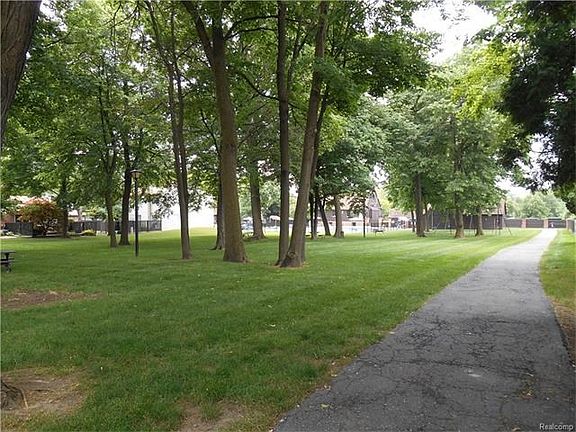 4th image of 2022 Wickham St #1
