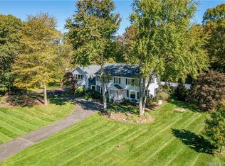 10 Cobblestone Ln, Newtown, CT 06470