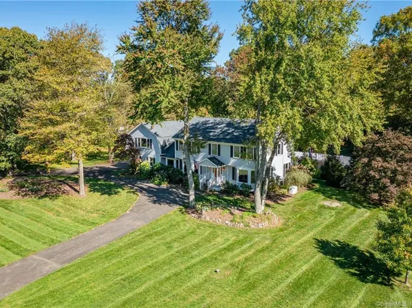 10 Cobblestone Lane, Newtown, CT 06470