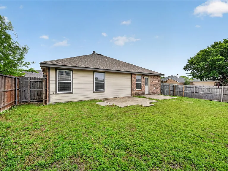 1201 Lambert Dr — Photo 13