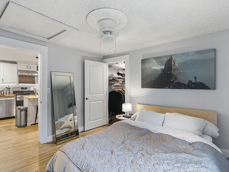 412 Charles Ave — Photo 6