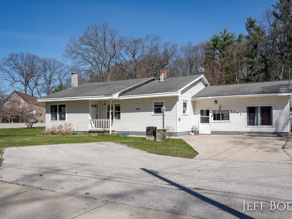 5240 Dowling St, Montague, MI 49437