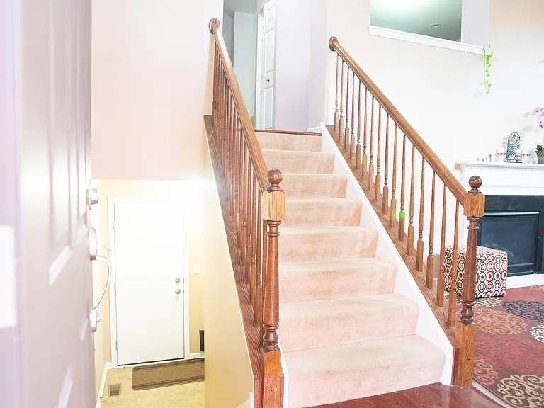 506 Grosvenor Ln — Photo 27