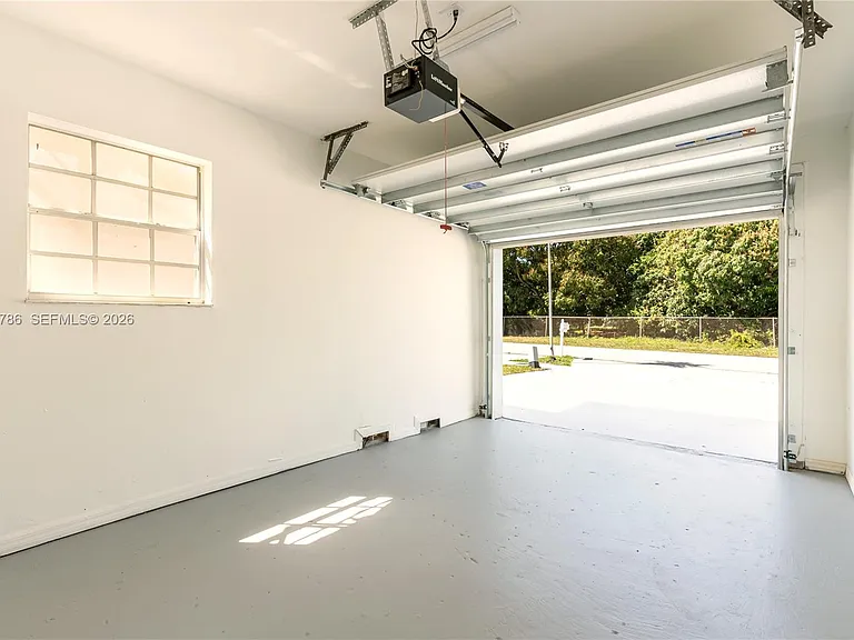 15881 SW 139th Ave — Photo 17